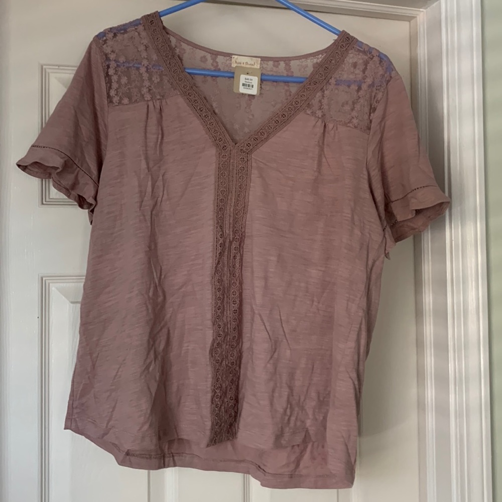 Hern and thred lace top